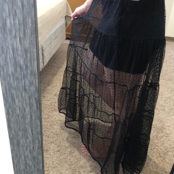 ✨ 3 for 30 ✨ Forever 21 tiered mesh skirt - Picture 2 of 5